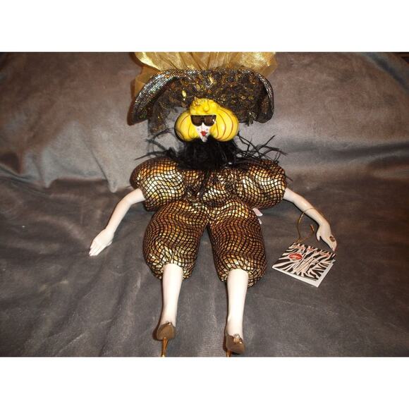 Aunt Gertie Doll SWAK Sealed with a Kiss Lynda Corneille Collectible Gold/Black - Picture 2 of 11